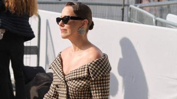 Ксения Собчак продемонстрировала пресс в джунглях