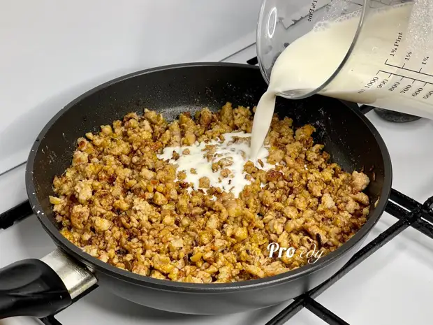 Люблю простые, понятные рецепты, из доступных продуктов. Часто их готовлю на обед либо ужин. Один из таких рецептов давно полюбился моей семье. Сегодня приготовлю блюдо немецкой кухни —шнельклопс.-6