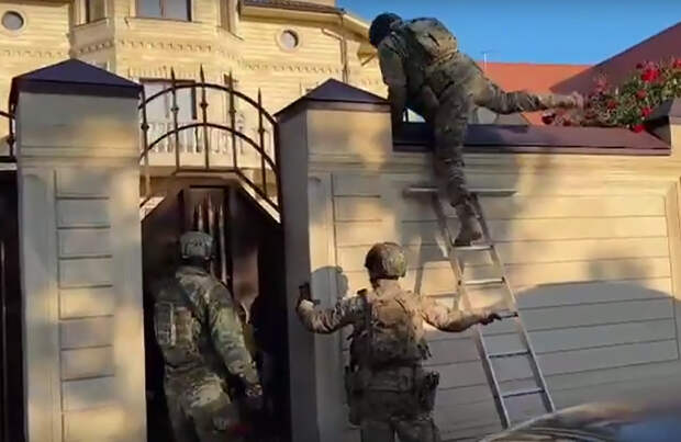 Несколько чиновников задержали в Карачаево-Черкессии