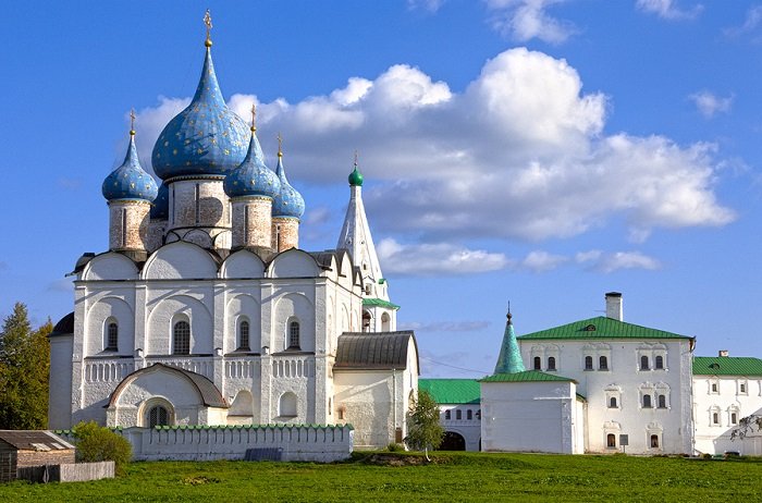 РУСЬ БЕЛОКАМЕННАЯ. ПОЧЕМУ В ДРЕВНЕРУССКОЙ АРХИТЕКТУРЕ БЕЛЫЙ ЦВЕТ БЫЛ ОСОБЕННО ВАЖЕН? Суздальский кремль, Суздаль