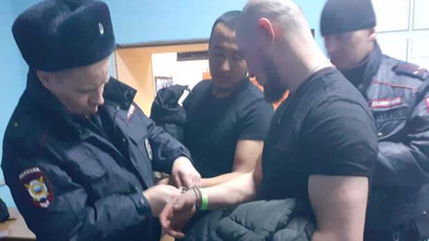 Приезжие попытались “замаскироваться” под новосибирцев с танцами под “Катюшу”, но не помогло