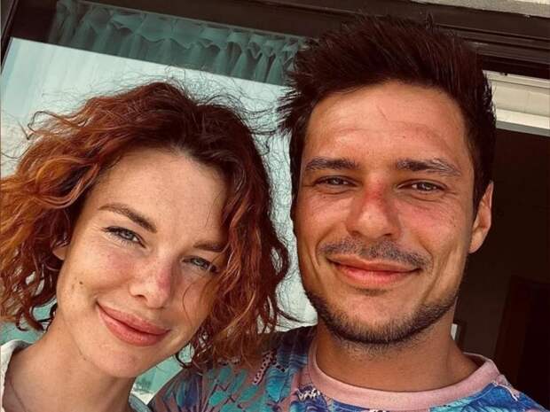 Анна Старшенбаум ушла от избранника, которому родила сына