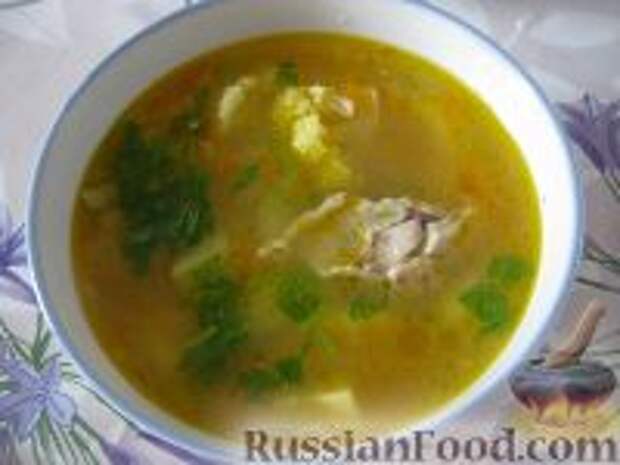 Фото к рецепту: Куриный суп с перловкой и цветной капустой