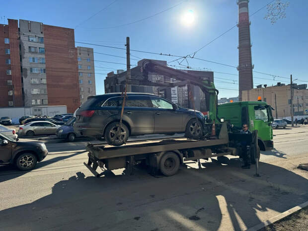 Автомобиль злостного неплательщика штрафов арестовали в Туле