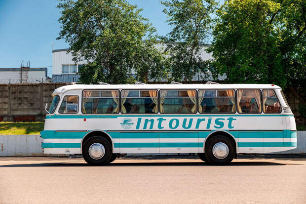 В Москве отреставрирован музейный автобус "Турист" Львовского завода