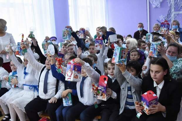 Читатели «ЗБ» помогли собрать подарки для особенных детей Тульской области