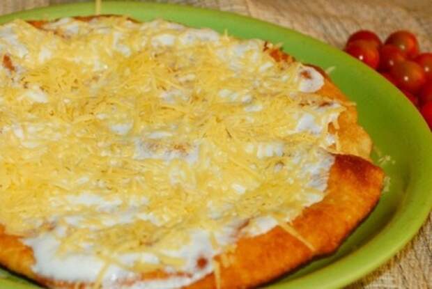 Классический лангош с сыром