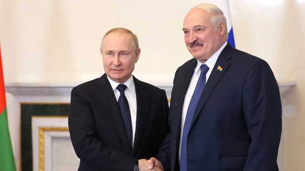 Песков: Путин не говорил Лукашенко о передаче Минску ядерных ракет