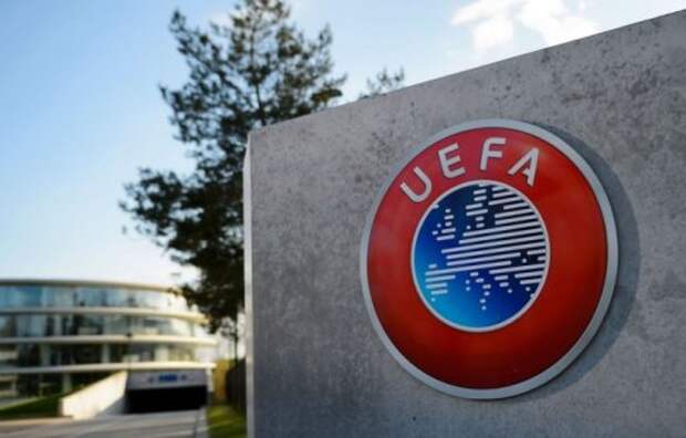 УЕФА открыл дело против "Барселоны" за ненадлежащую организацию матча с "Тоттенхэмом"