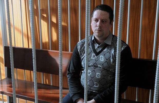 Инструктор детской площадки кемеровского ТЦ "Зимняя вишня" Сергей Сочинский подтвердил, что пожар начался в батутной яме Инструктор детской площадки кемеровского ТЦ "Зимняя вишня" Сергей Сочинский подтвердил, что пожар начался в батутной яме зимняя вишня, кемерово, пожар, расследования, трагедия, факты