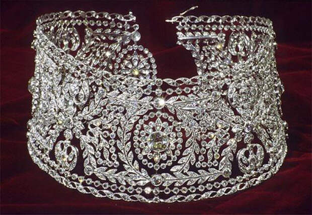 Ошейник с бриллиантами. XIX век. /Фото:staffstyle.ru Ошейник с бриллиантами. XIX век. /Фото:staffstyle.ru