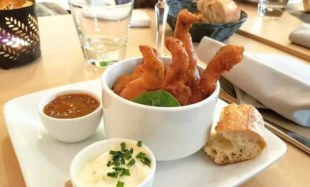 https://media-cdn.tripadvisor.com/media/photo-s/10/b9/3e/ce/cuisses-de-grenouilles.jpg