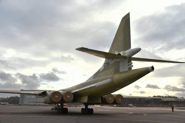 Наладили производство! Россия начинает штамповать новые сверхзвуковые ракетоносцы Ту-160-М2.