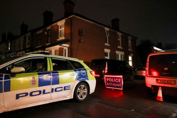 В Британии мужчина въехал в толпу людей