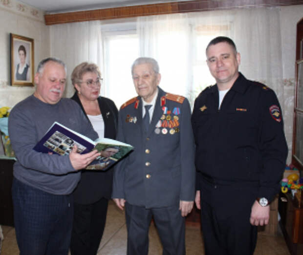 В Самарской области с юбилеем поздравили ветерана МВД Михаила Чудновца
