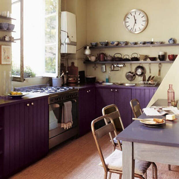 Ретро дизайн фиолетовой кухни