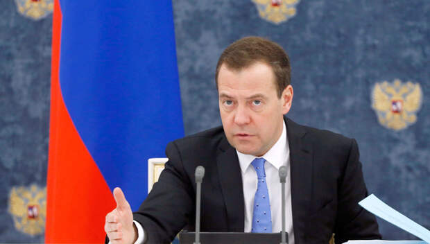 Опрос: Сталин положил Путина и Медведева на обе лопатки