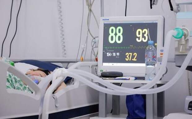 A patient receives medical treatment in a ward at the Krylatskoye Ice Palace, which was converted into a temporary hospital for people suffering from the coronavirus disease (COVID-19), in Moscow, Russia, January 20, 2021. Picture taken January 20, 2021. REUTERS/Maxim Shemetov