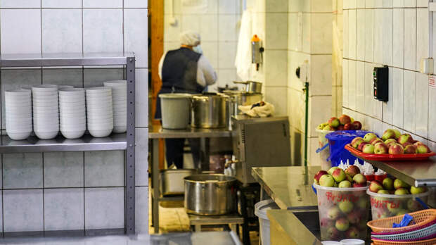 Около 50 детей отравились в школе в Ульяновске