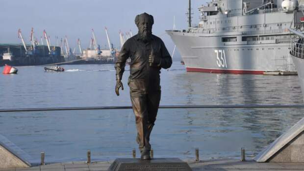 Памятник Солженицыну на набережной во Владивостоке не будут сносить