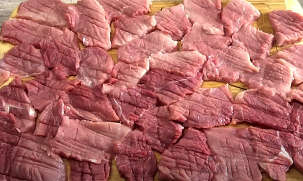 Тушим мясо по-кавказски. Простой универсальный рецепт: можно готовить 2 раза в неделю и все равно не надоест