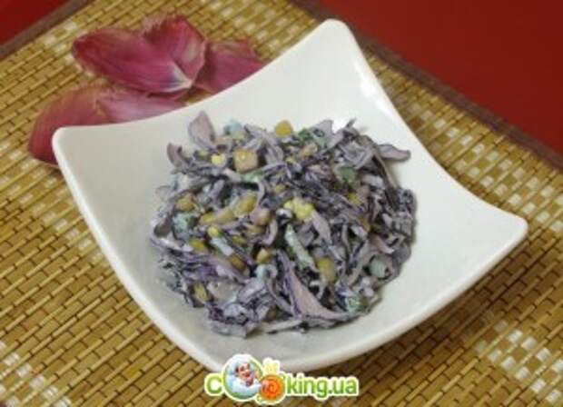 Салат из краснокочанной капусты и кукурузы - приготовление 