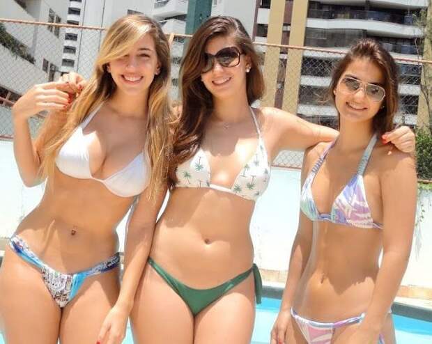 Девушки на пляже