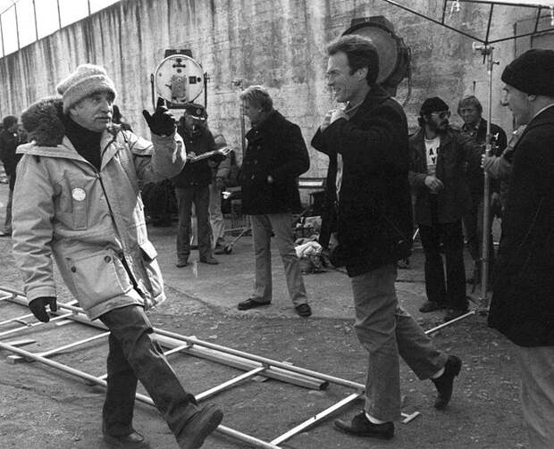 Дон Сигель и Клинт Иствуд на съемочной площадке Escape From Alcatraz 1979. Фотографии со съёмок, актеры, кинематограф, режиссеры