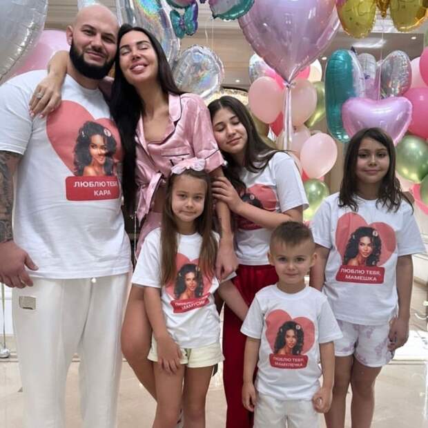 Ограничивают себя: Оксана Самойлова и Джиган переехали в дом по-скромнее