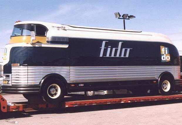 Futurliner № 8 используется в качестве «дома на колесах».
