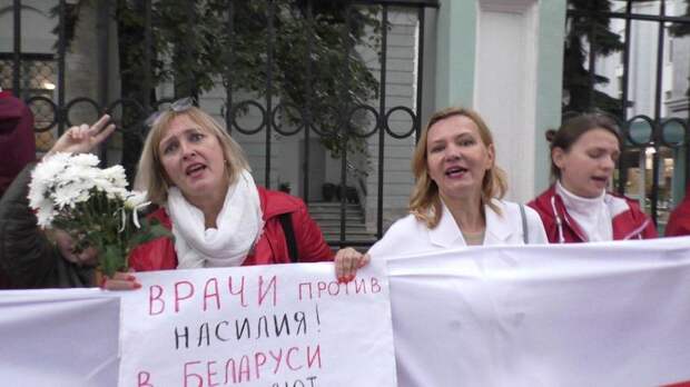 Московские коллаборанты устроили под посольством Белоруссии замайданную вакханалию Московские коллаборанты устроили под посольством Белоруссии замайданную вакханалию