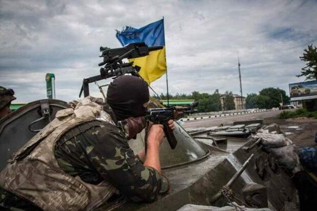 Украинские наци расстреляли санитарную машину ДНР с ранеными