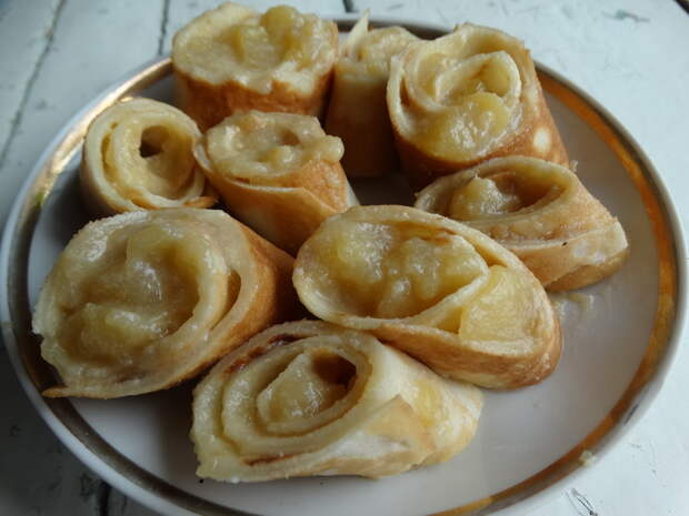 Яблочный десерт из яблок со сгущёнкой (всего 3 ингредиента, а вкус потрясающий)