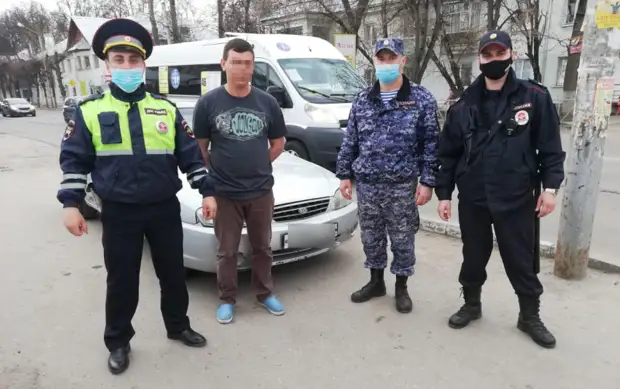 В Рязани полицейские пресекли конфликт между водителем иномарки и пешеходом В Рязани полицейские пресекли конфликт между водителем иномарки и пешеходом