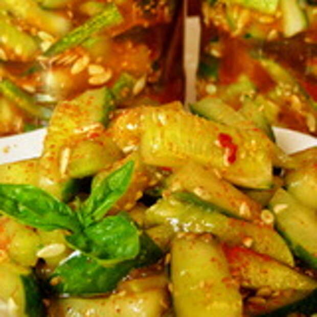 Кисло-сладкие огурцы с кунжутом (заготовка на зиму)
