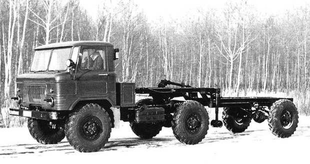 Опытный специальный тягач ГАЗ-66К с активным полуприцепом-шасси (из архива И. Падерина) авто, автопоезд