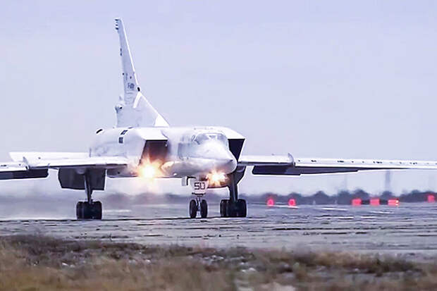 Ту-22М3 после боевого вылета для нанесения авиаудара по объектам ИГ в Сирии