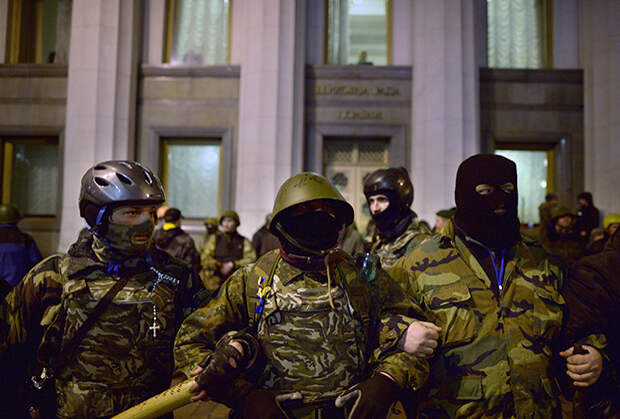 По словам эксперта, радикальные группировки могут пойти на силовой захват власти