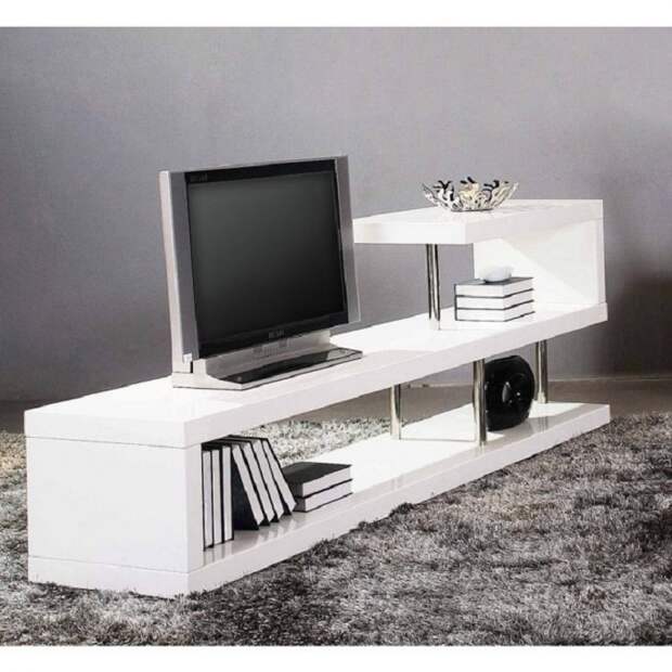 Оформление подставки под телевизор в белом цвете, что станет просто отменным решением для преображения любой из комнат.