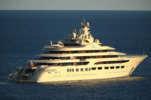 Яхта Dilbar