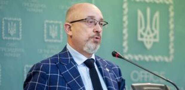 Министр обороны и главнокомандующий уехали на фронт