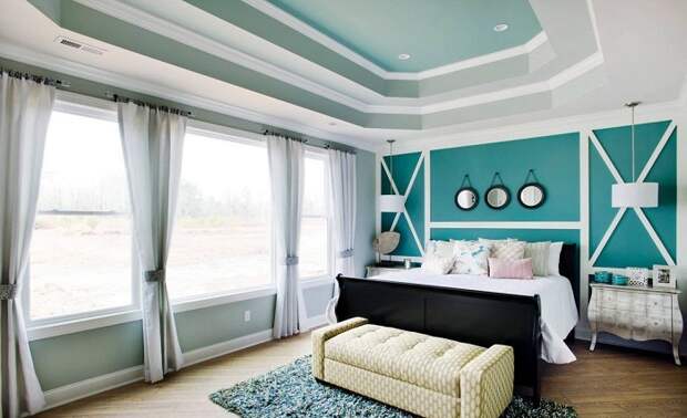 Крутое решение декорировать спальню такими интересными шторами, что дополнят и создадут уютную обстановку.
