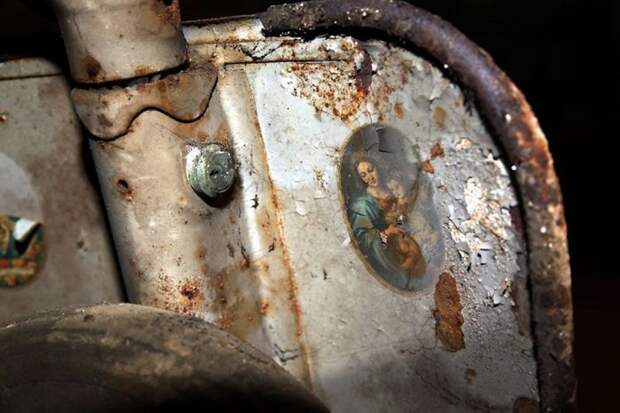 Необычная штрафстоянка в центре Неаполя (14 фото)