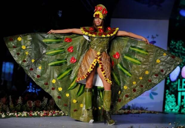 Наряды из растений на BioFashion Show (24 фото) Наряды из растений на BioFashion Show (24 фото)