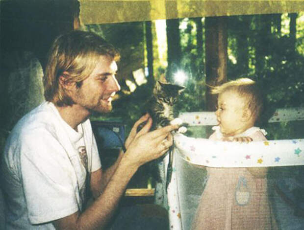 1. Курт Кобейн и его дочь Франсин, 1993 знаменитости, редкие фотографии