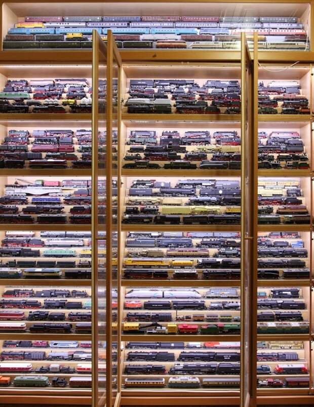 Коллекция моделей поездов и железных дорог Н. Молчанова. Собиралась с 1975 года