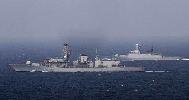 Минобороны Британии взбесил трюк России с перехватом 10 его военных кораблей  