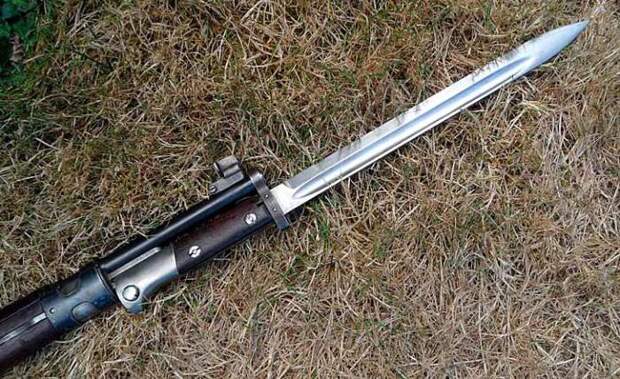 Штык-нож, которым комплектовались винтовки и карабины Маузера. | Фото: zonwar.ru.