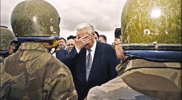 Фотограф раскрыл секрет снимка «страдающего» Ельцина Фотограф раскрыл секрет снимка «страдающего» Ельцина