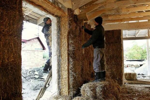 Владикавказский бизнесмен построил себе дом из соломы дом, солома